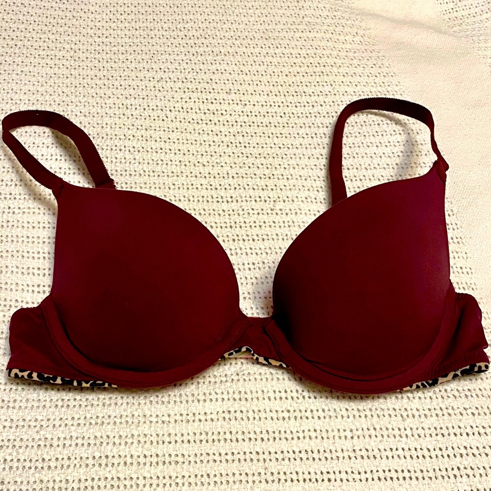 PINK Victoria’s Secret Wear Everywhere Push-Up Bra Size 32B Sexy Lingerie